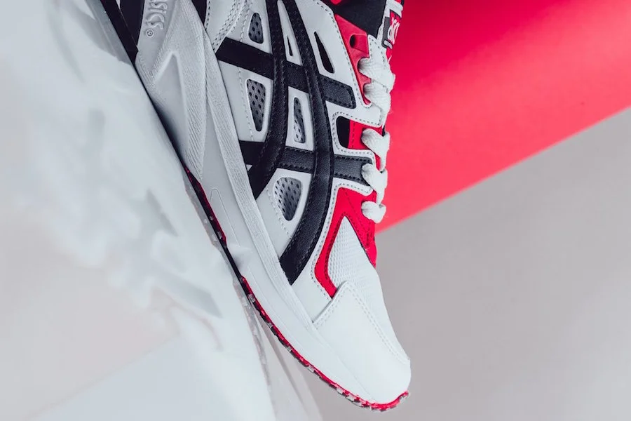 ASICS-Gel-DS-Trainer-Bulls-White-Black-Red-2.jpg