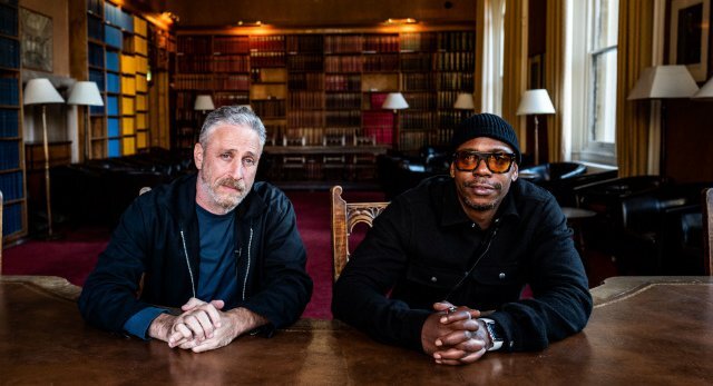 Figure 6: Jon Stewart (L) and Dave Chappelle (R) in the court of King Carlin to discuss about the COVID-19 crisis.
