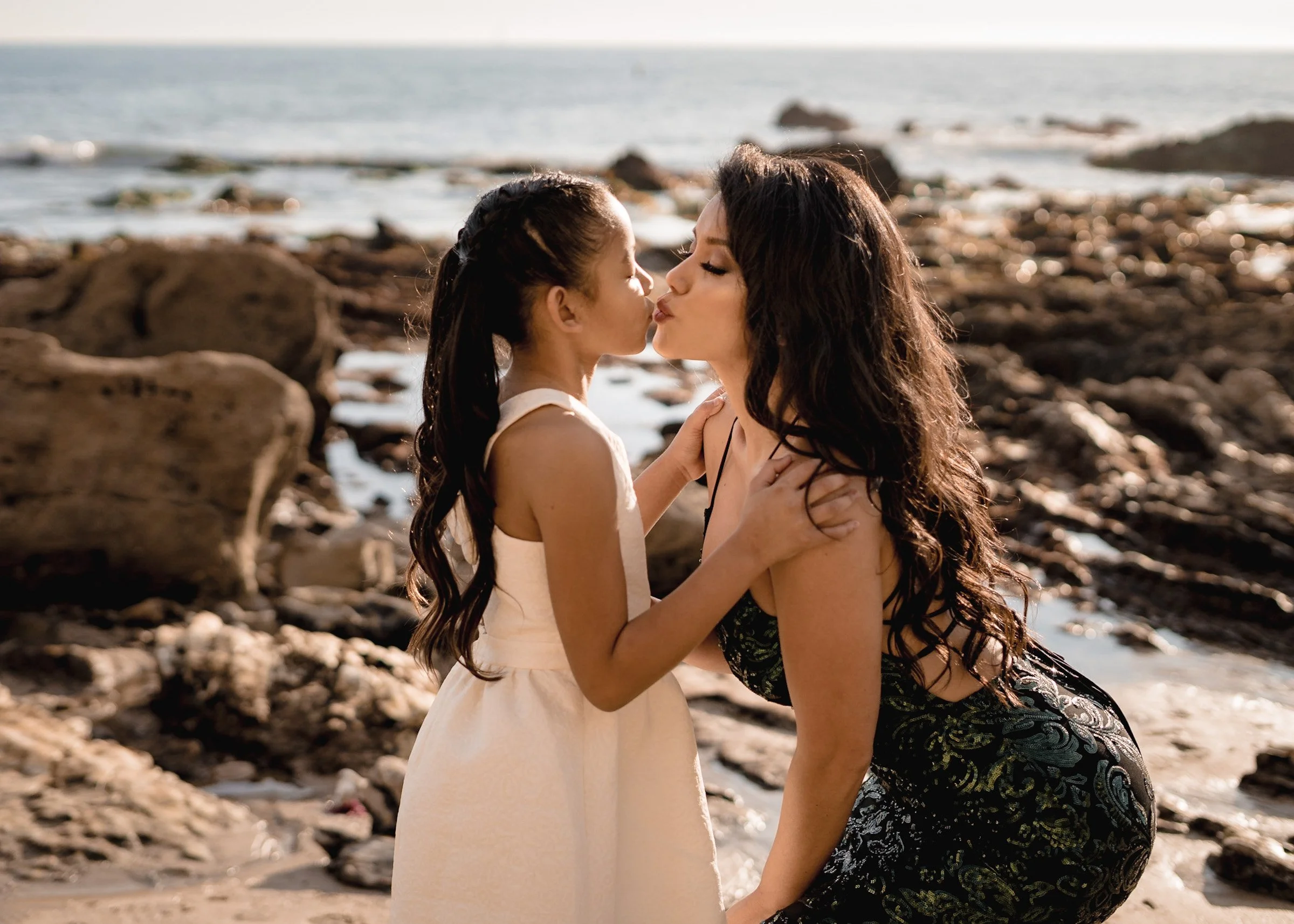 Retelas Family Portraits 121925 Ron Mariano Photography-09.jpg