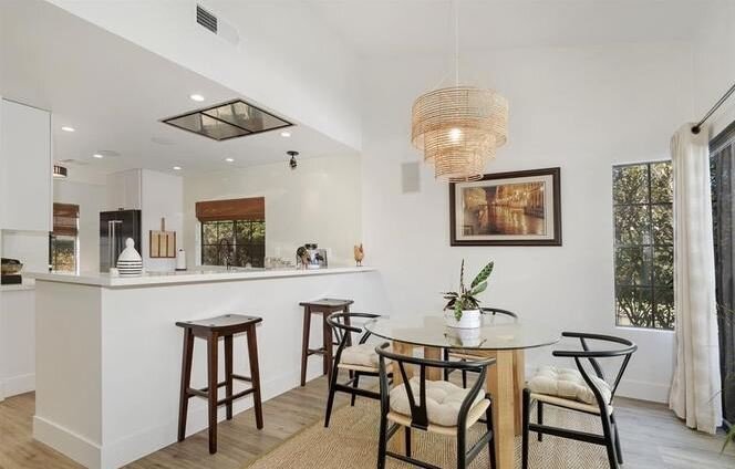 dining to kitchen.JPG