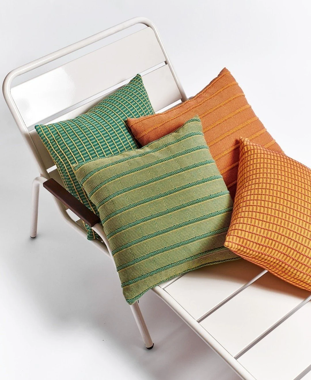 rich tactility in fade-resistant pillows.

blaanks's custom contract process is as easy as 1-2-3:

1. choose your texture
2. choose your color(s)
3. choose your size

comment "custom" to learn more.

| hospitality design, custom pillows, ze