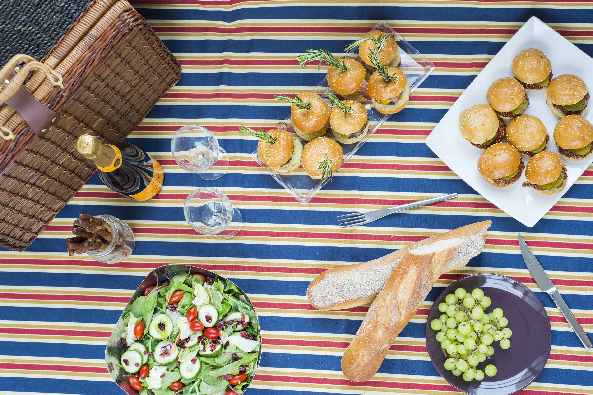 CORNBREAD26 PICNIC SPREAD