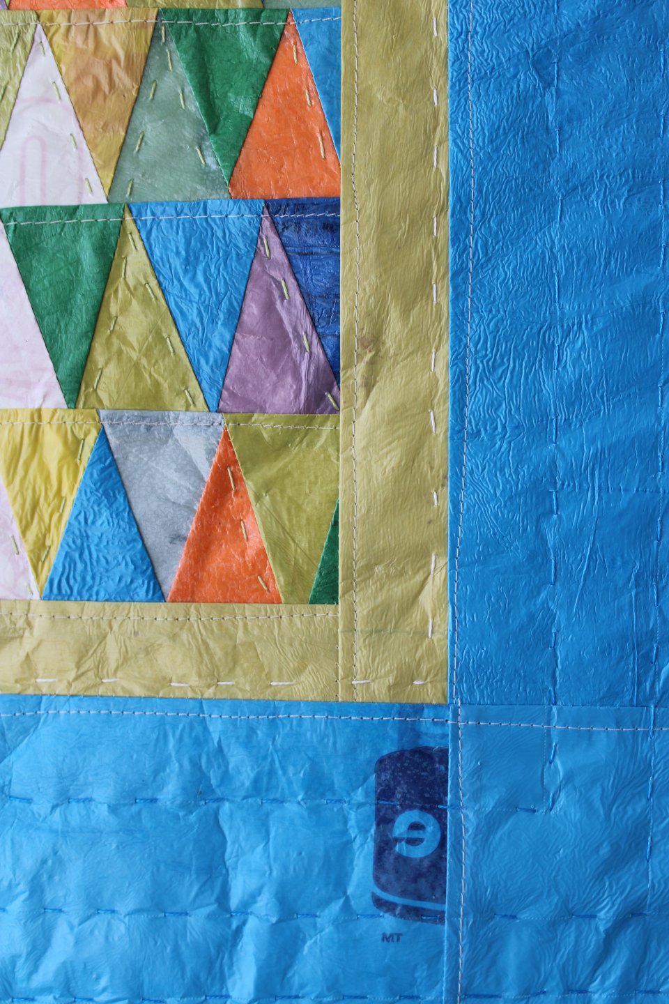 plastic triangle blue border detail 2.JPG