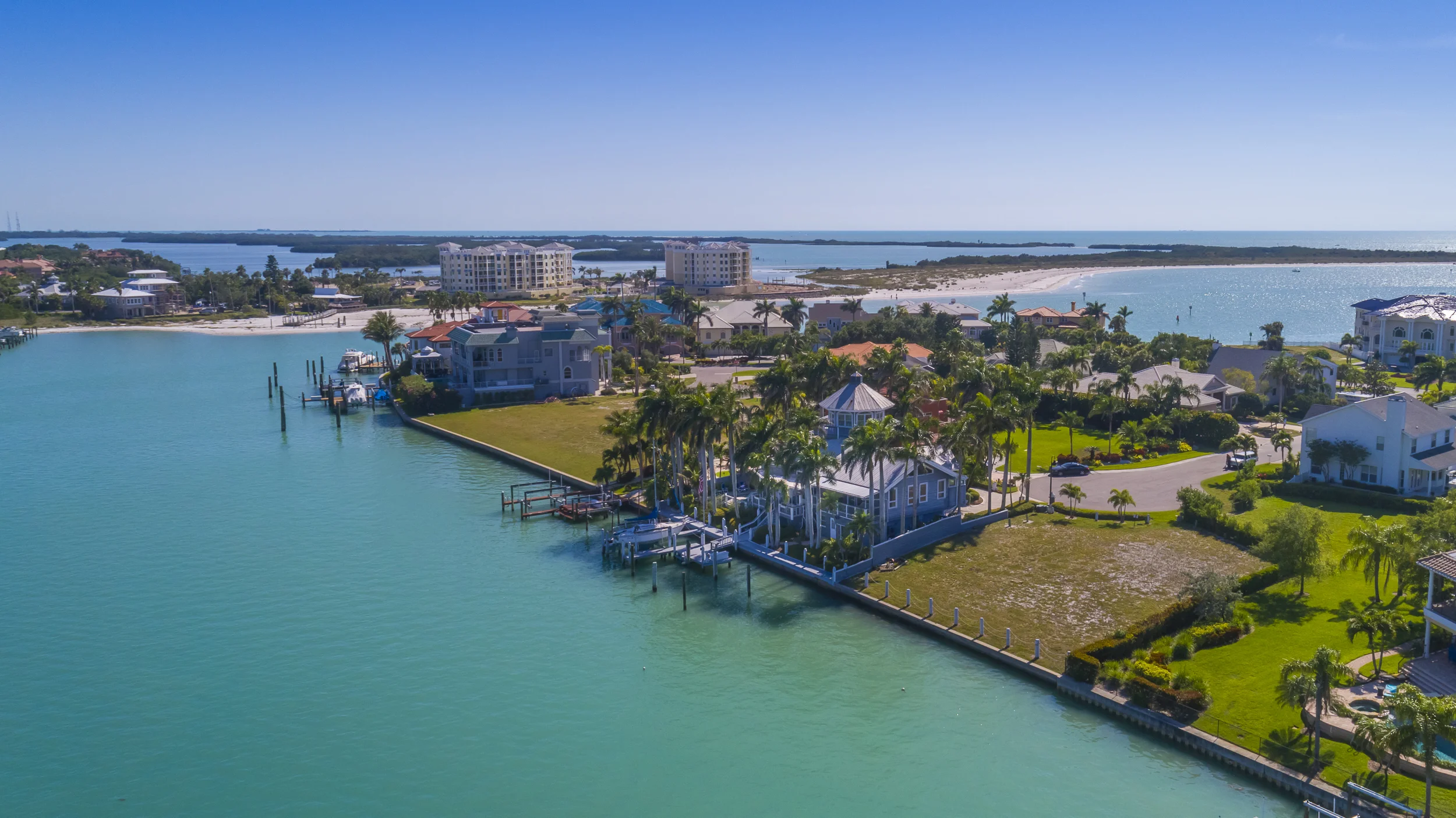 652 NINA DR MLS-12.jpg