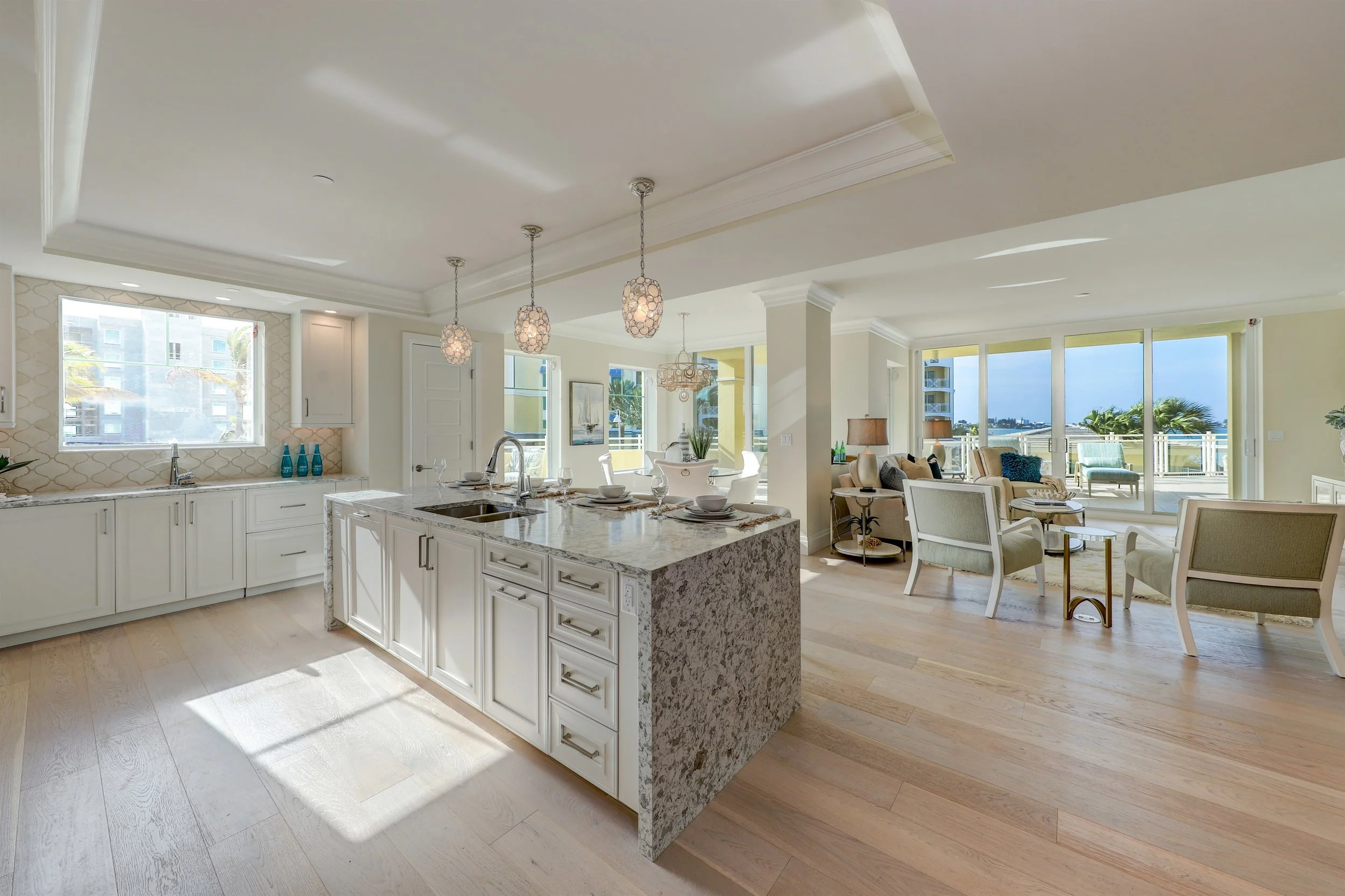 026_Kitchen to Dining Room.jpg