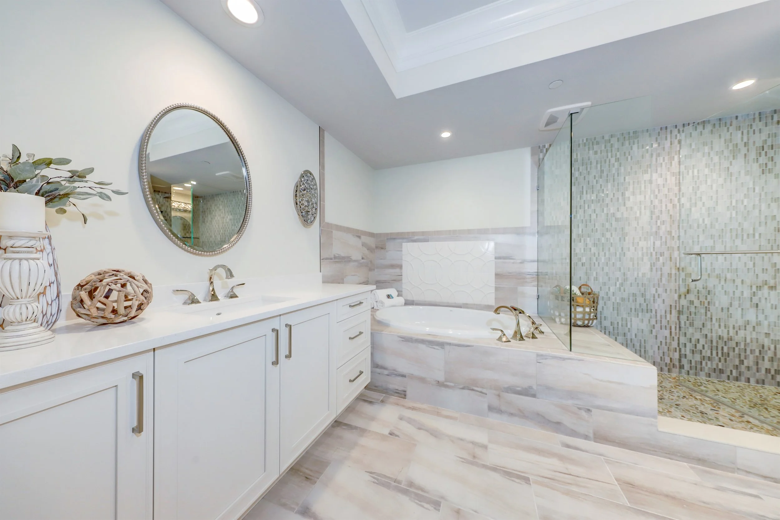 031_Master Bathroom.jpg