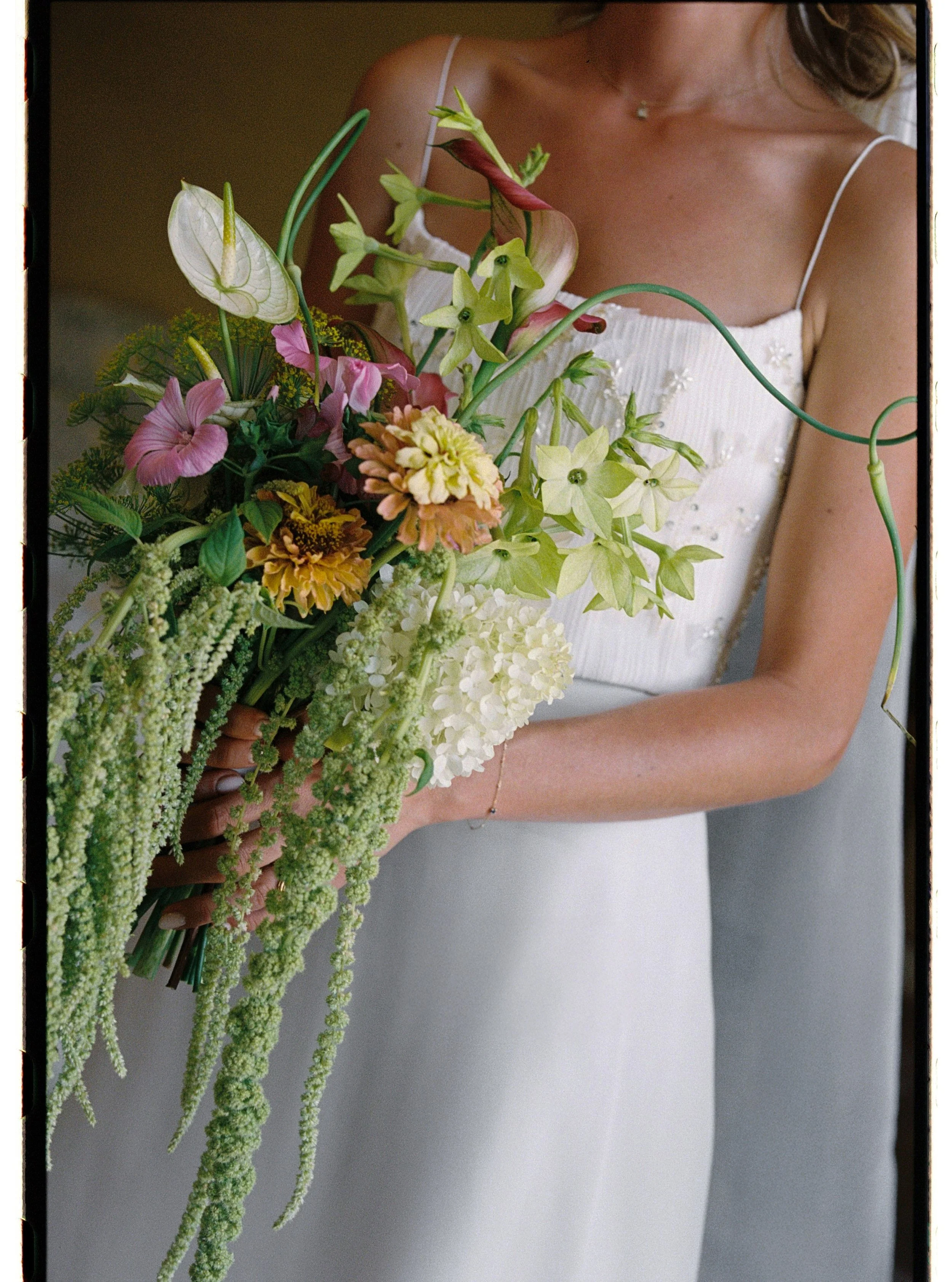 Emma 💛 
Photo par @marioncolombani

#bride #bridebouquet #weddingflorist #weddinginfrance #provencewedding