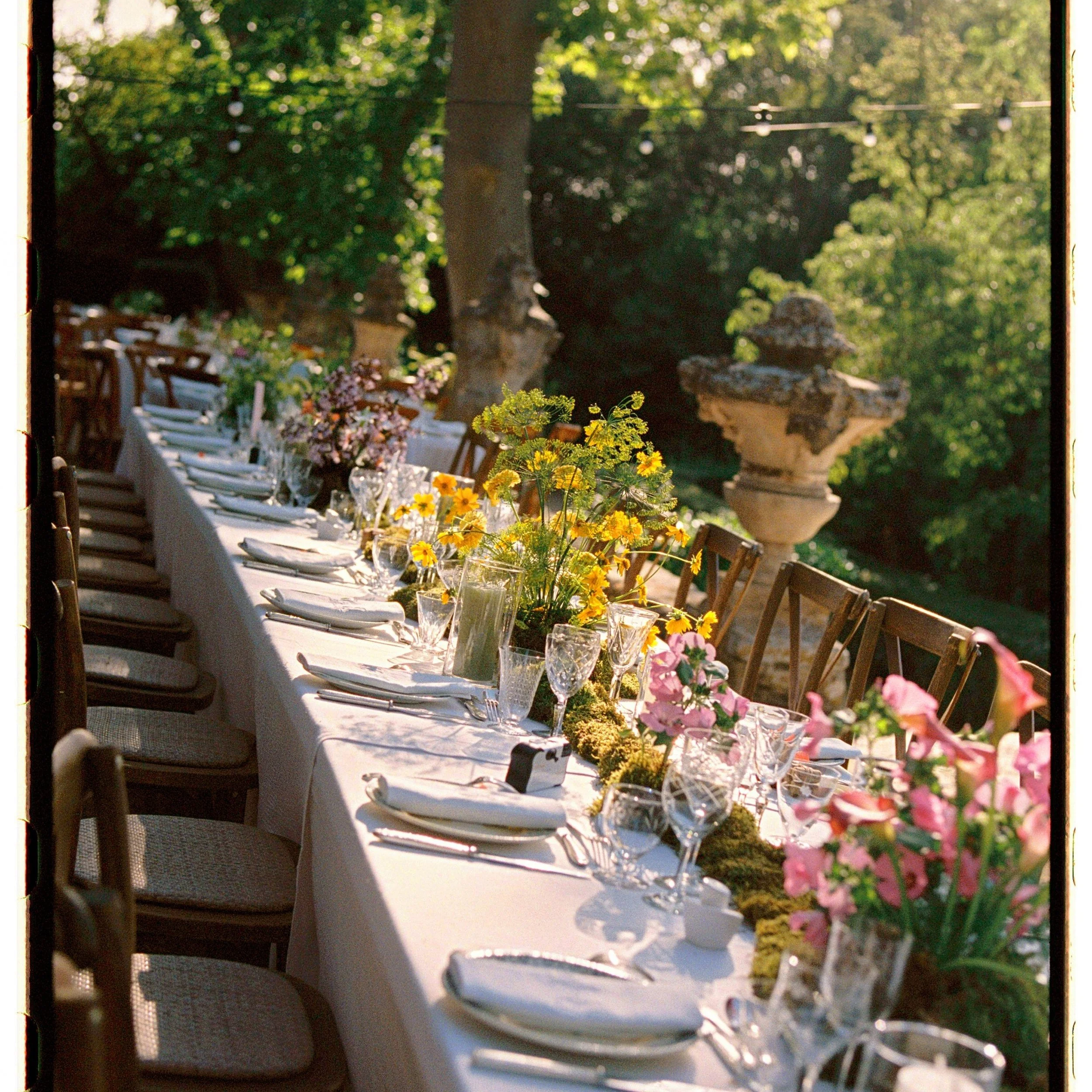 Pour Emma &amp; Quentin au @chateaudelengarran 

Photo @marioncolombani 
WP @carla_hofelin.wp