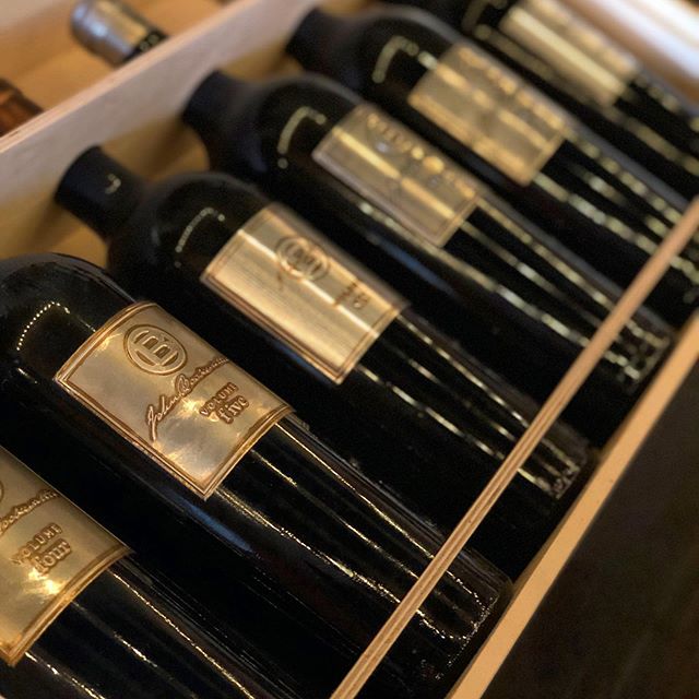 Last Saturday we tasted almost everything at @jbookwalterwines in Richland. ⁣
⁣
Thanks to the amazing @pnw_winenovice for leading us thru the chapters and volumes. ⁣
⁣
Ok so if you like us have tasted all these what was your favorite chapter and volu