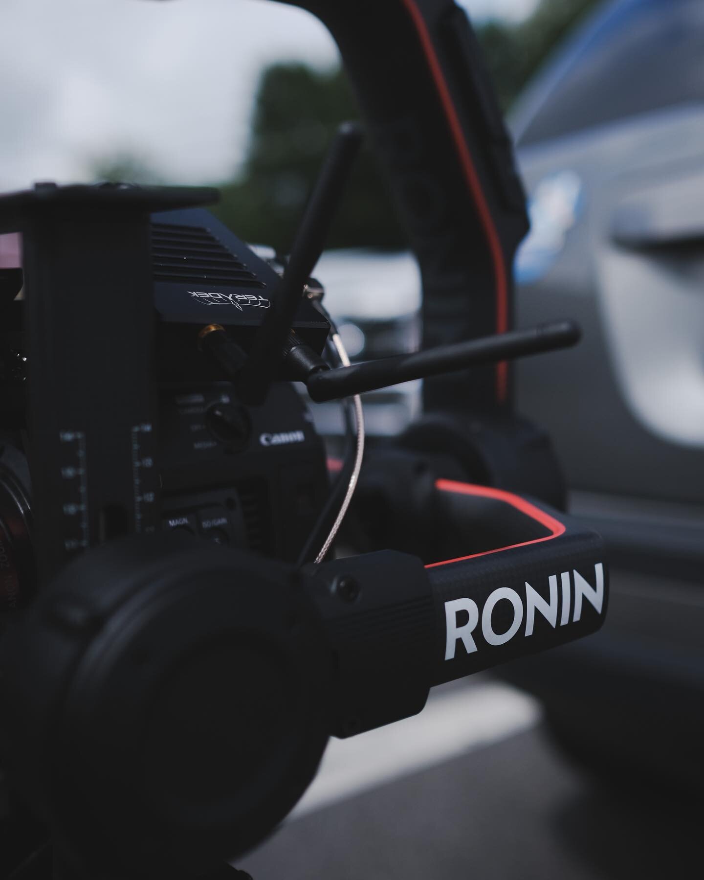 Love this gimbal! The Ronin 2 always seems to be able to easily handle anything we throw at it.

#blackarm #ronin2 #canon #canonc200 #canon1880 #chasecar #canon #70200mm #djironin2 #blackarm #flowcine #cinematography #chasecar #trackingvehicle #camer