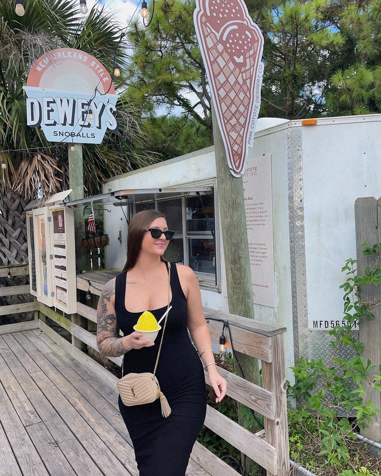 Cutest little snow cone stand 🍧🌴

📍Dewey&rsquo;s Destin Snoballs