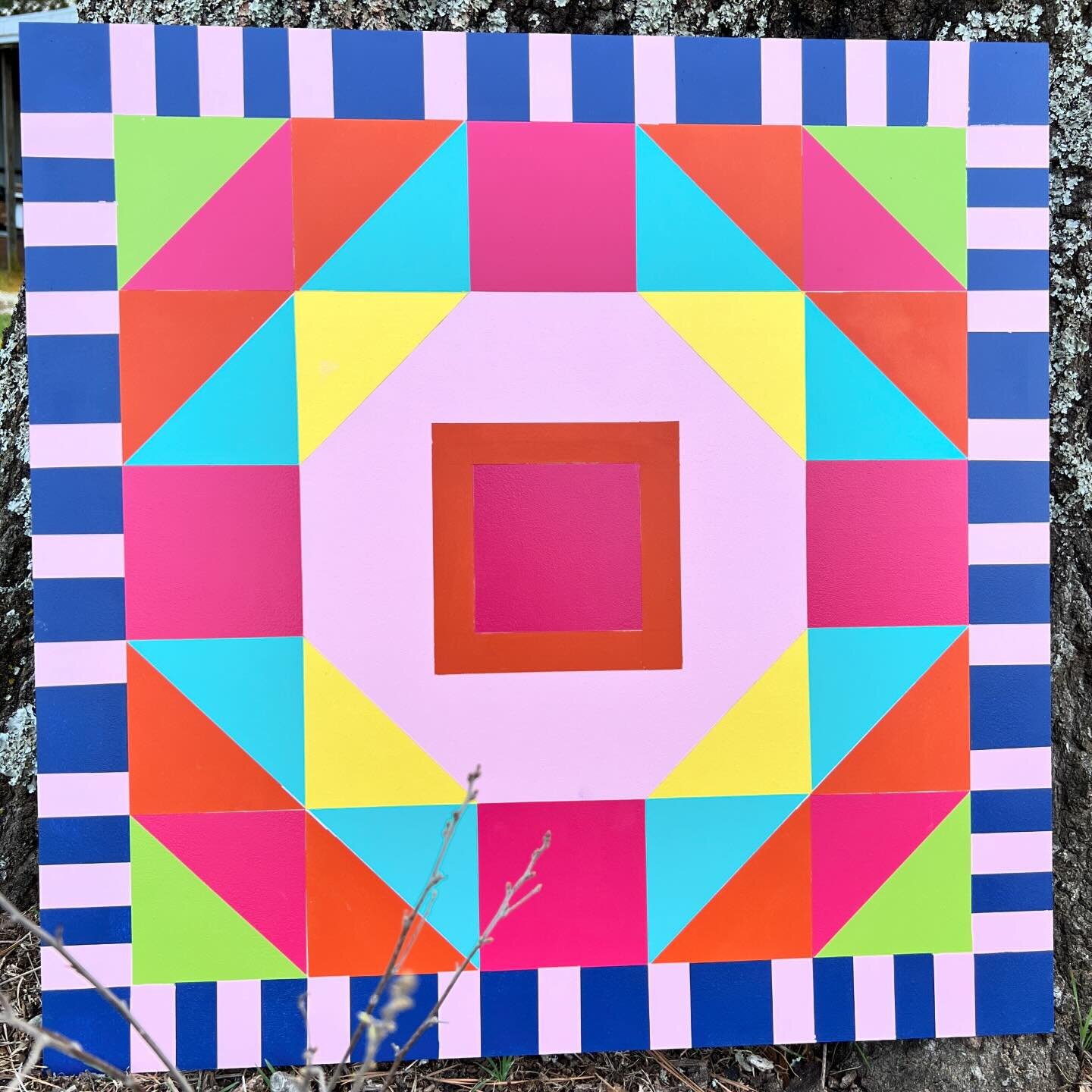 Did something a little different. Took a fun class by Red River Barn Quilt Trail on Saturday with my sweet friend @onequiltjuan. We painted outdoor quilt block signs. My block was inspired by an old quilt square I had in my stash. But in my quirky st