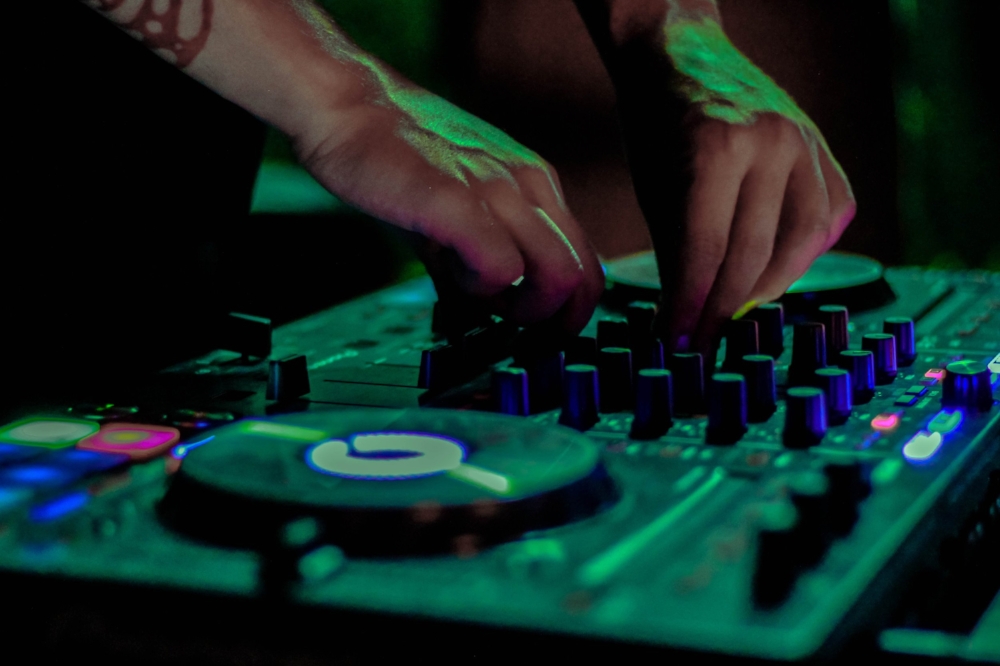 DJ, student music