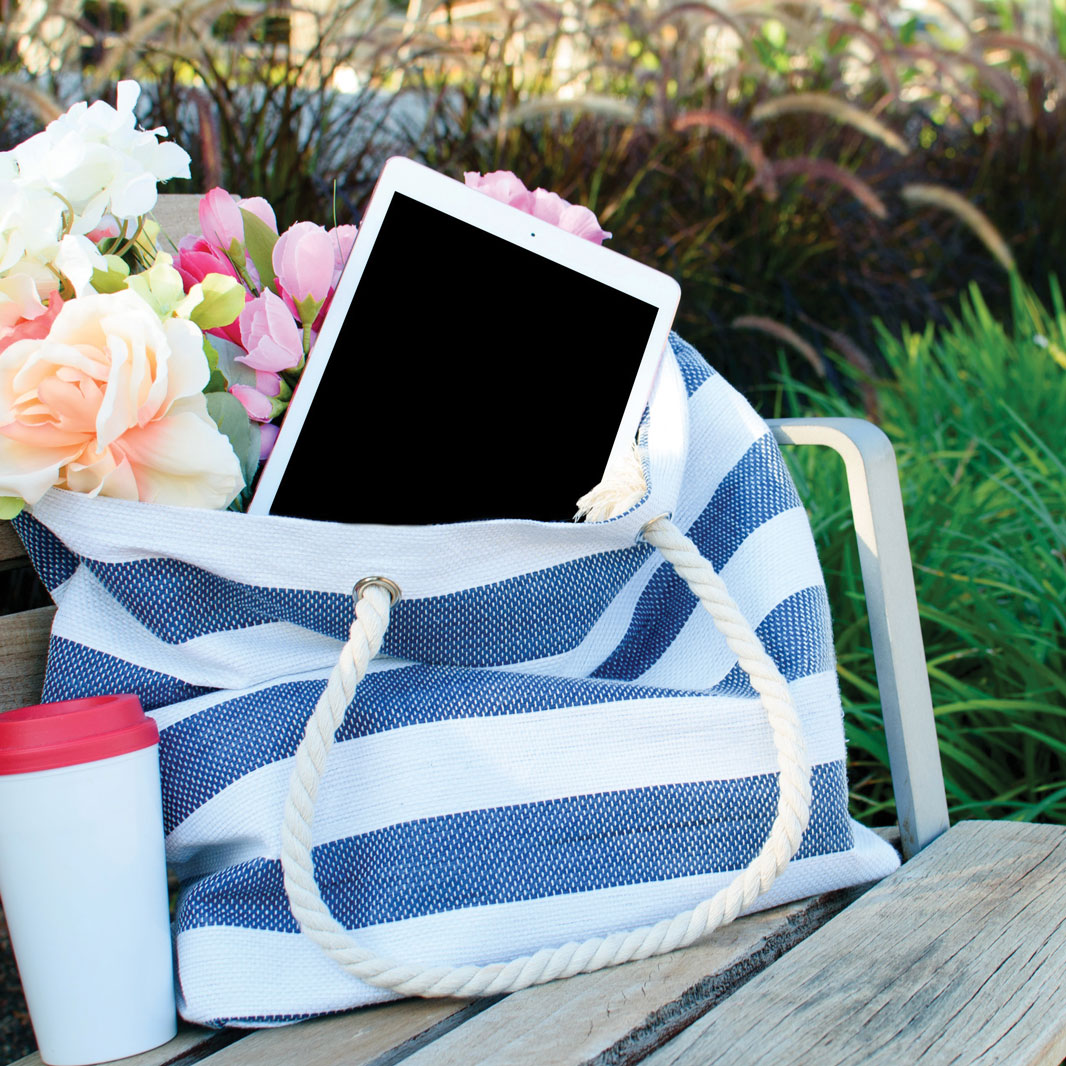 artificial-flowers-bag-bench-2346986.jpg
