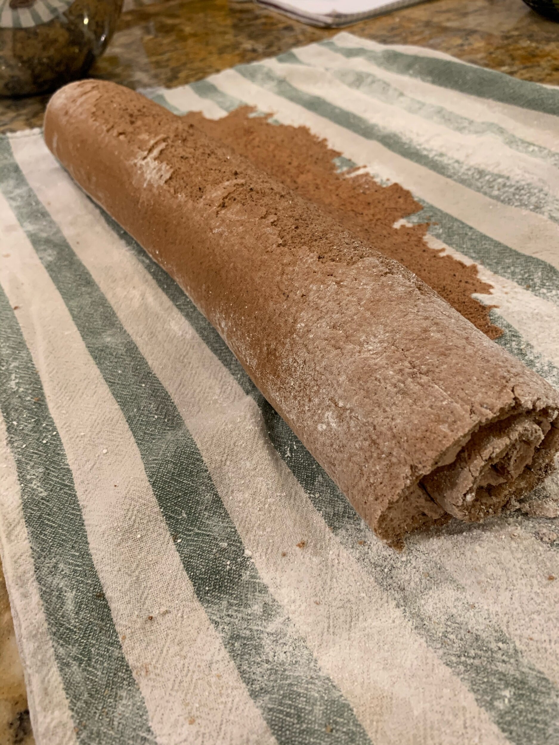 Filled, not yet trimmed. The ‘skin’ of the cake stuck to the towel a bit. No worries, it covers easily with the ganache. I should have used more powdered sugar.
