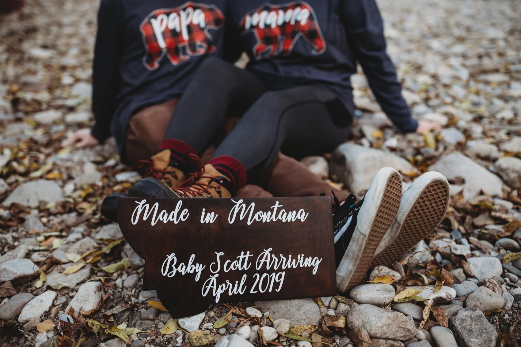Outdoorsy-Fall-Pregnancy-Announcement-1.jpg