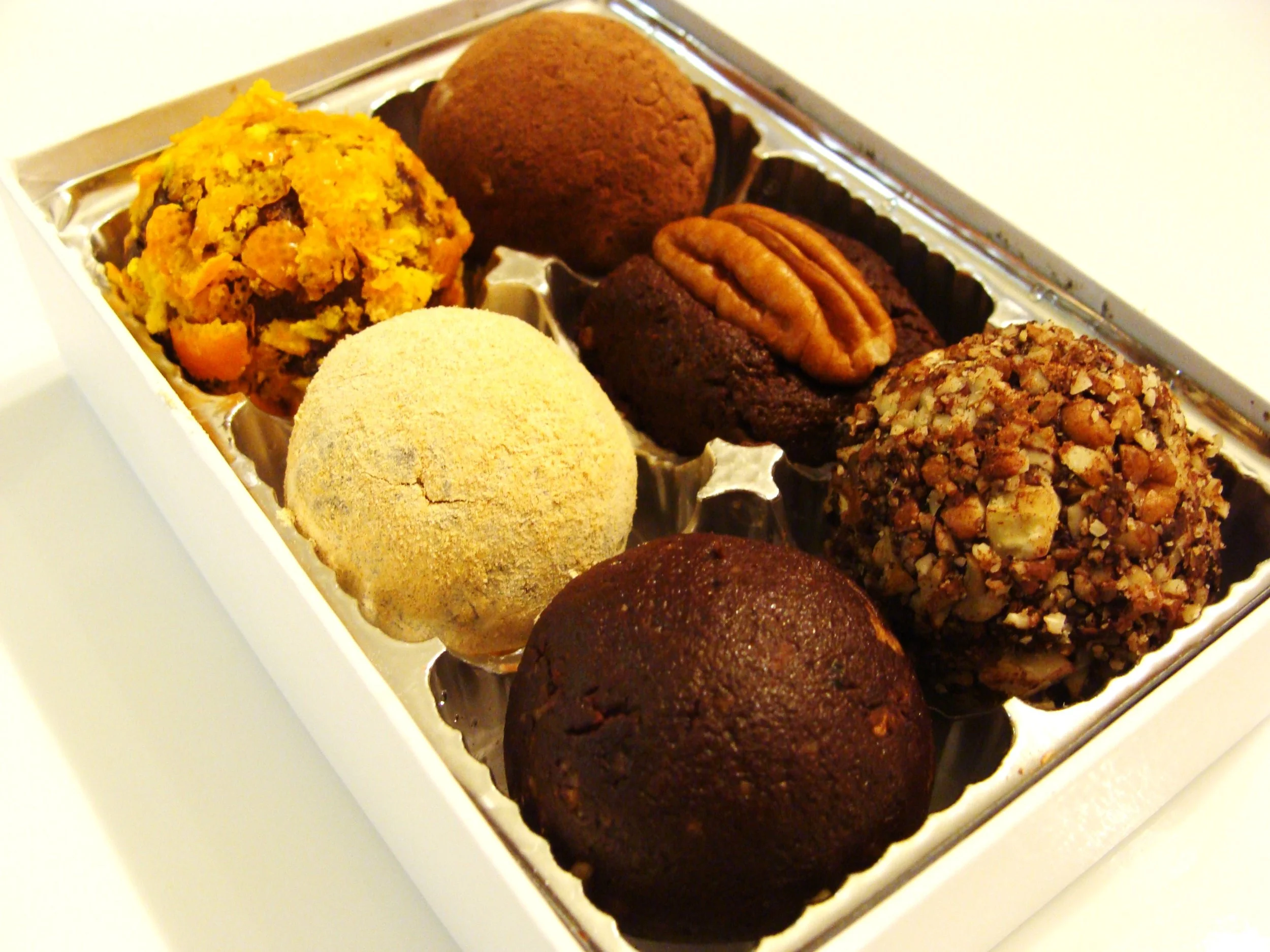 Dark Chocolate Truffles (raw)