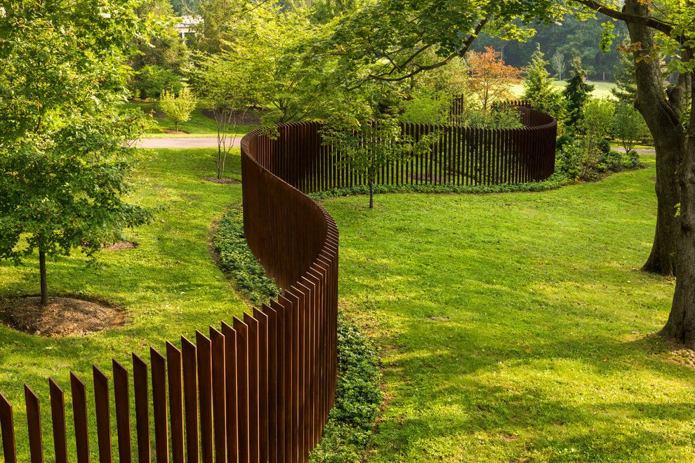 A-sculptural-fence.jpeg