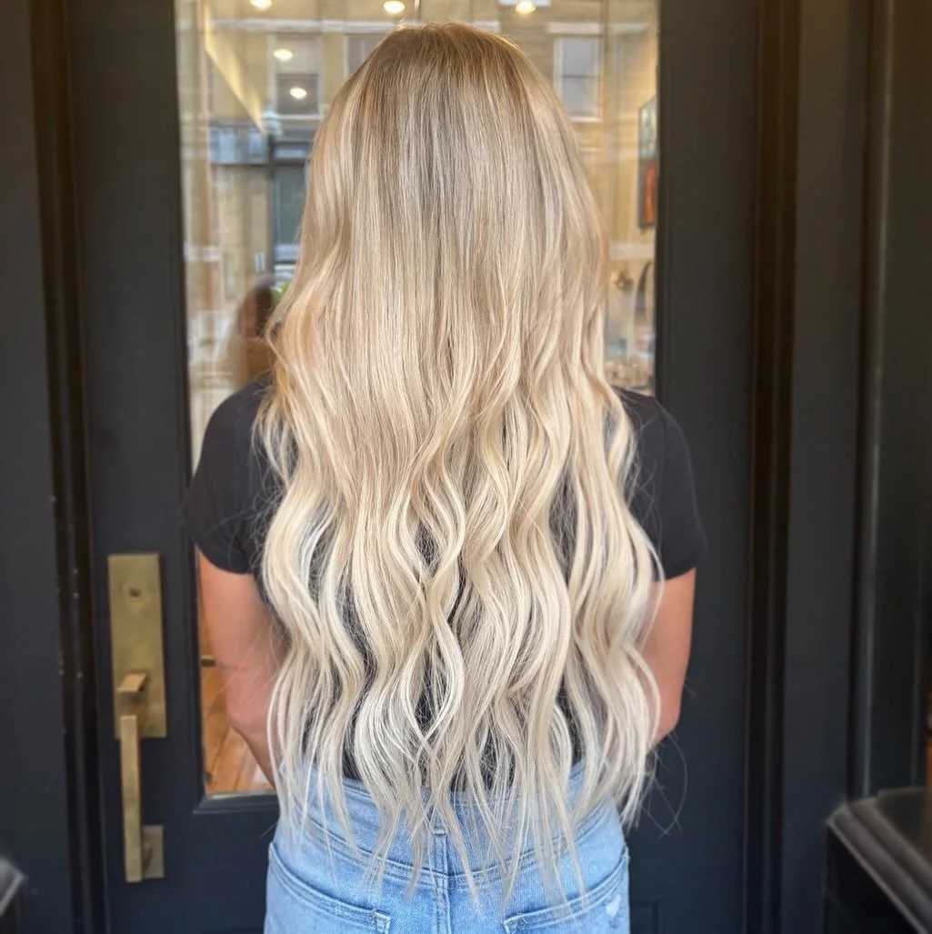 Extensions by Caye 

#knoxville #knoxvillehair #downtownknoxville #aquaextensions