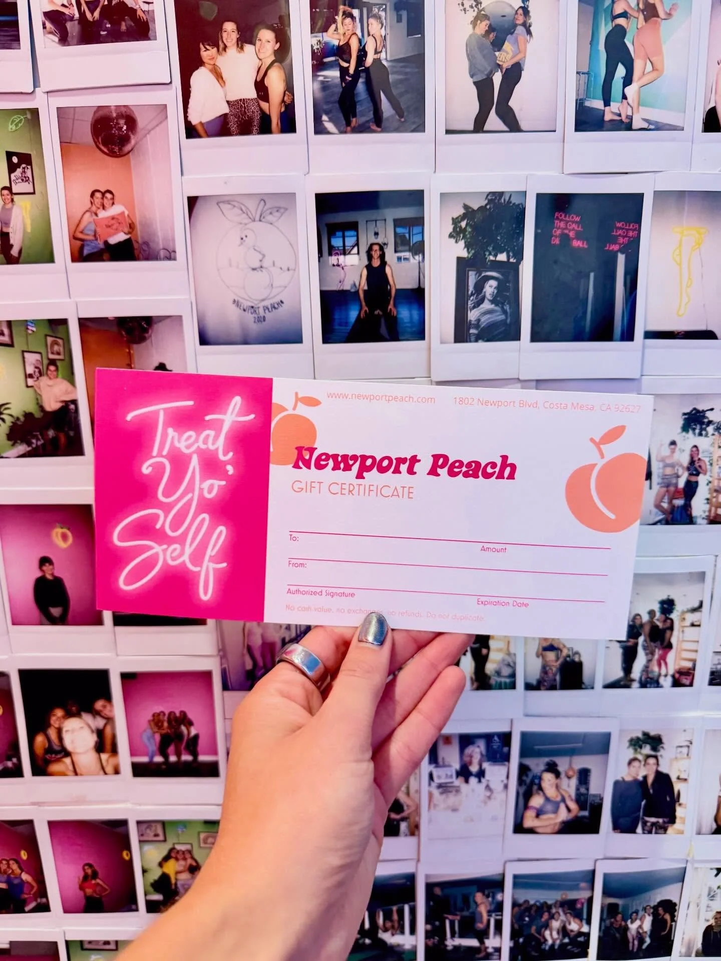 🎁 Give the gift of PEACH this holiday season and support our studio! 🎄Gift cards available in the Newport Peach app! 🍑