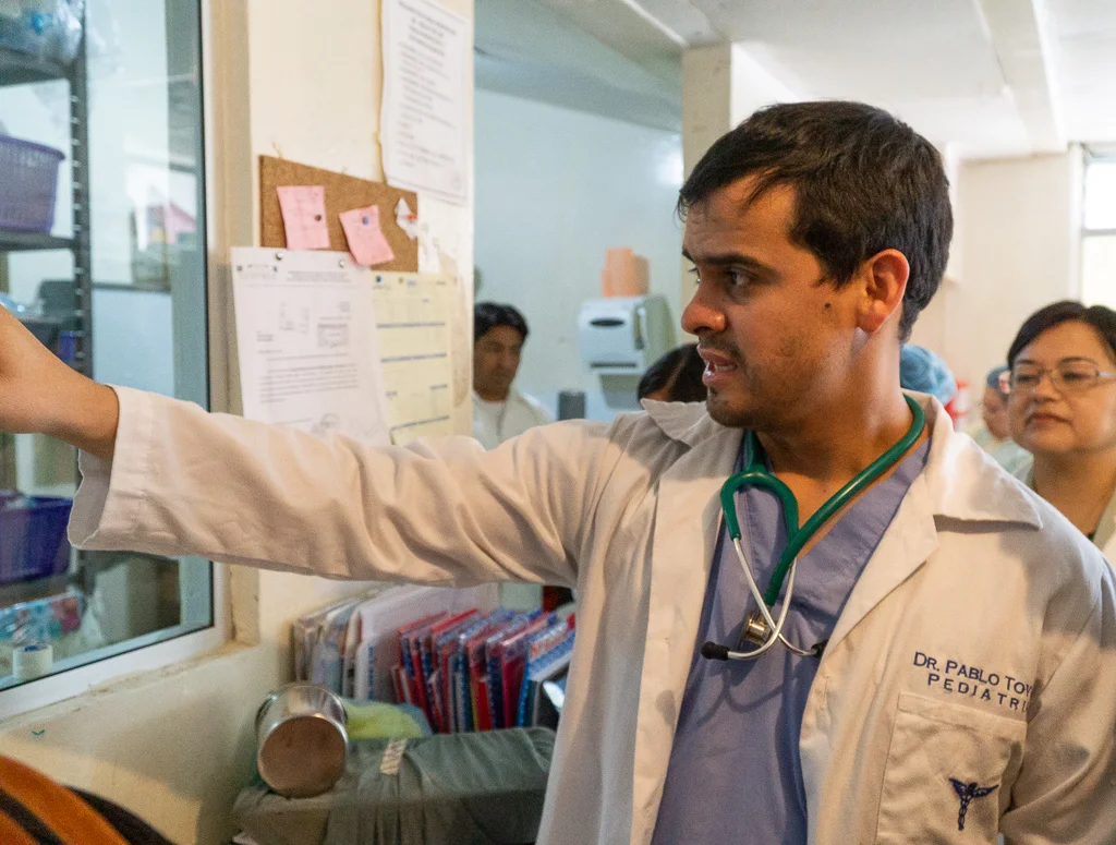 Dr. Tovar says that the new equipment is directly saving the lives of newborns in Totonicapán.