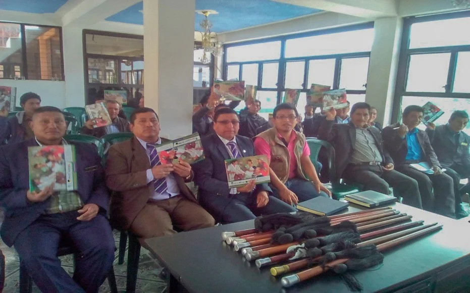 Traditional Indigenous leaders receive training materials to improve women and children’s health in their communities.
