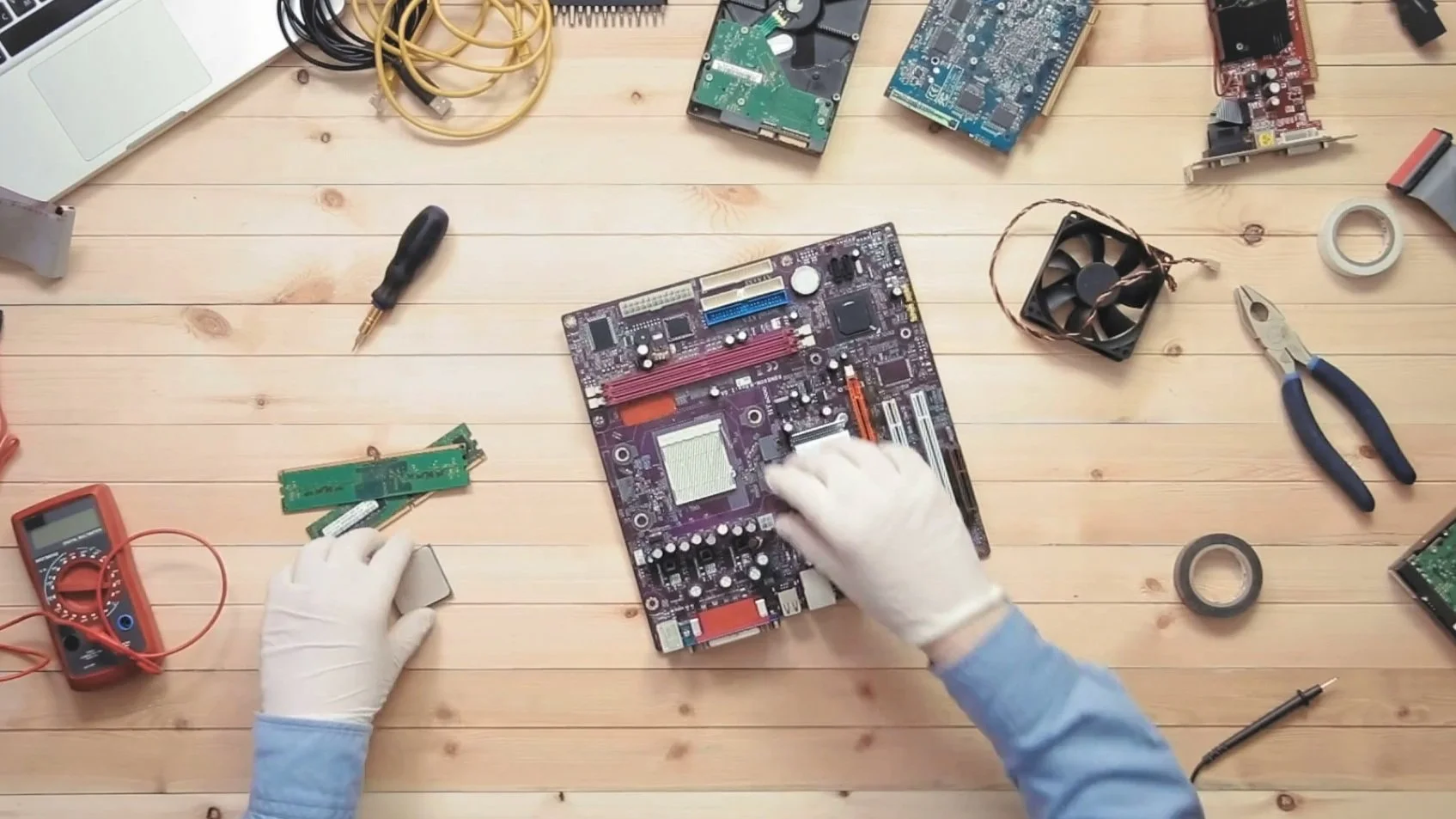 tech+working+2+%282%29.jpg