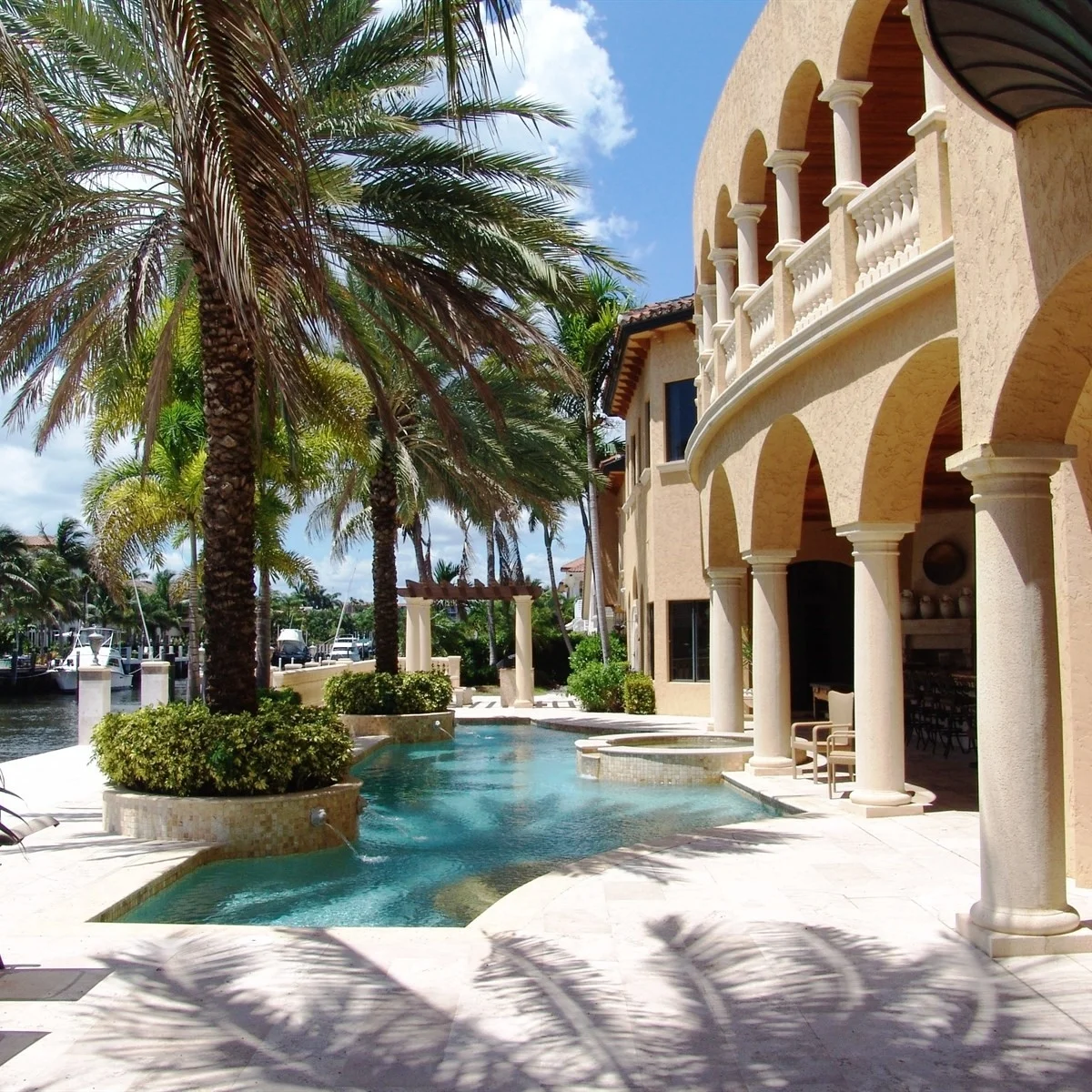 florida_architecture_backyard_oceanfront_pool_villa_luxury_mansion.jpg