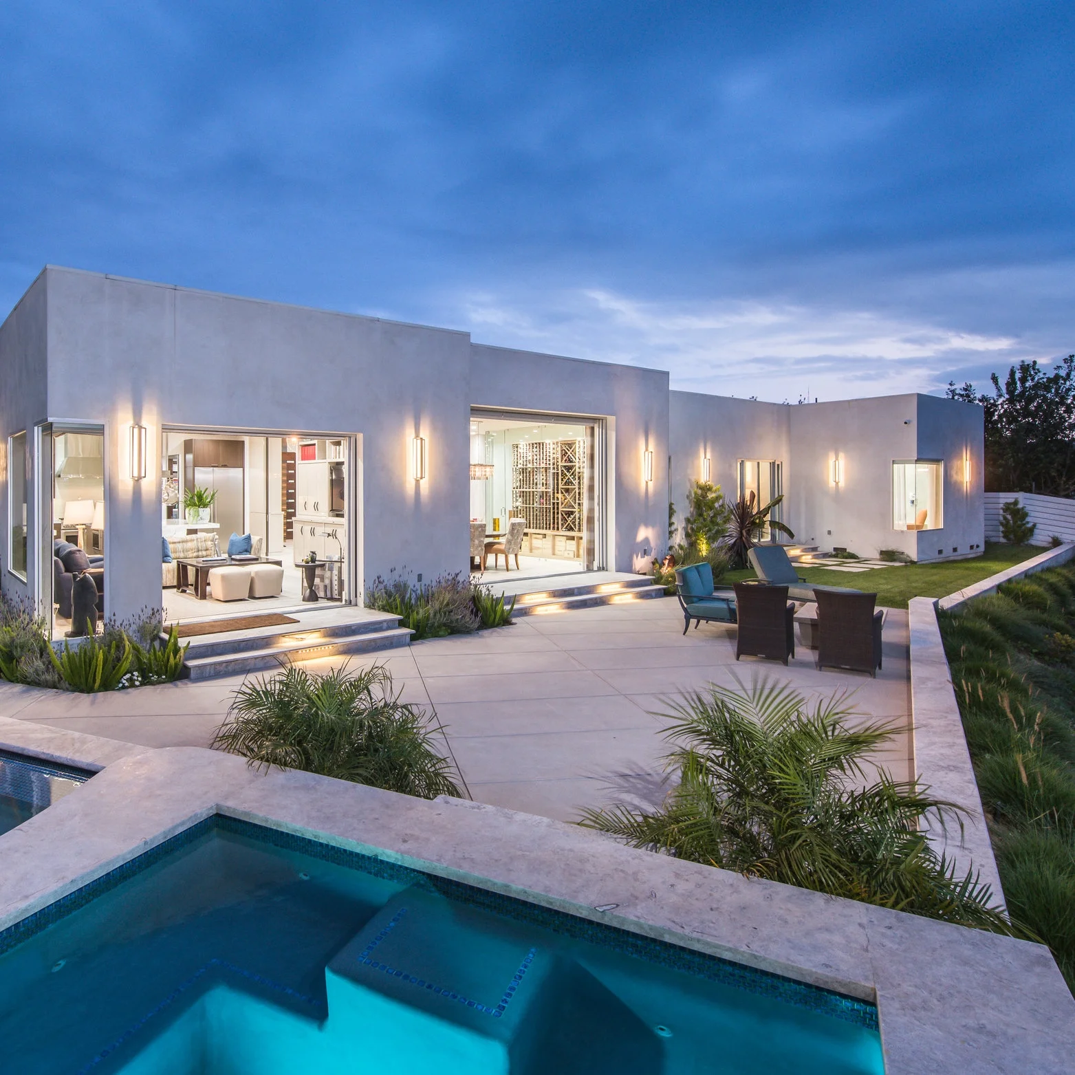 modern-architecture-los-angeles-pool-and-spa.jpg