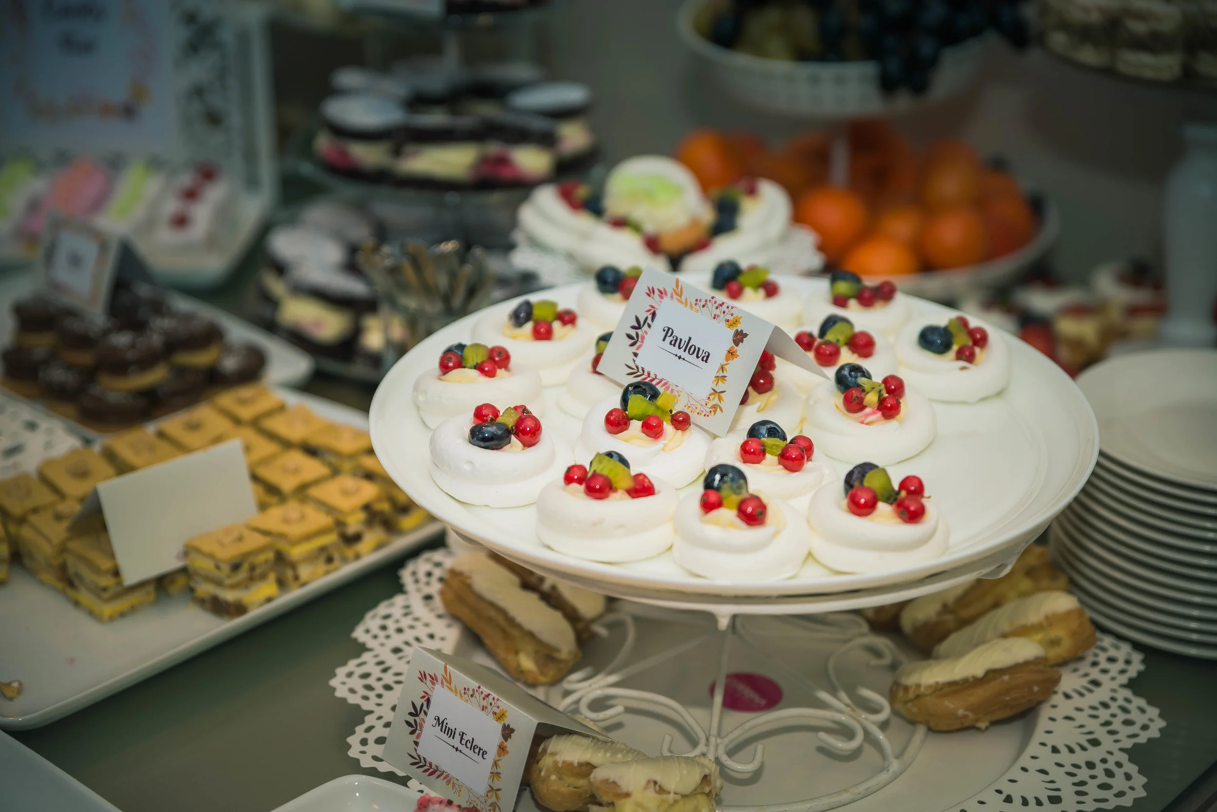 White wedding, white cakes