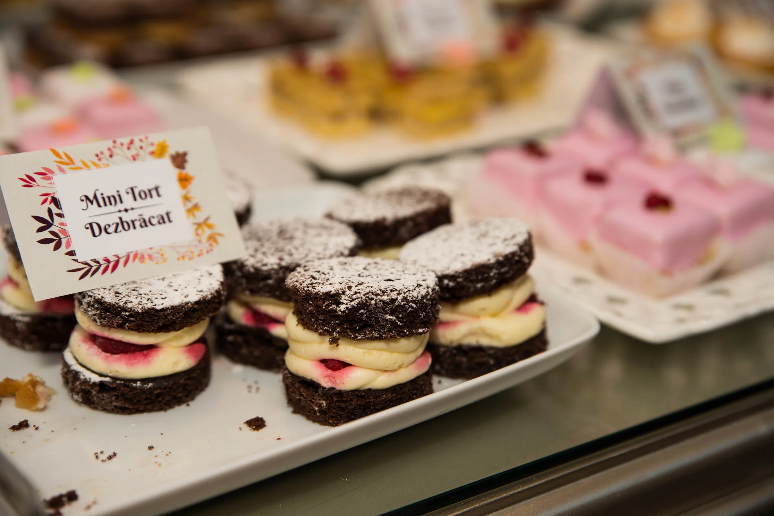 Mini wedding cakes