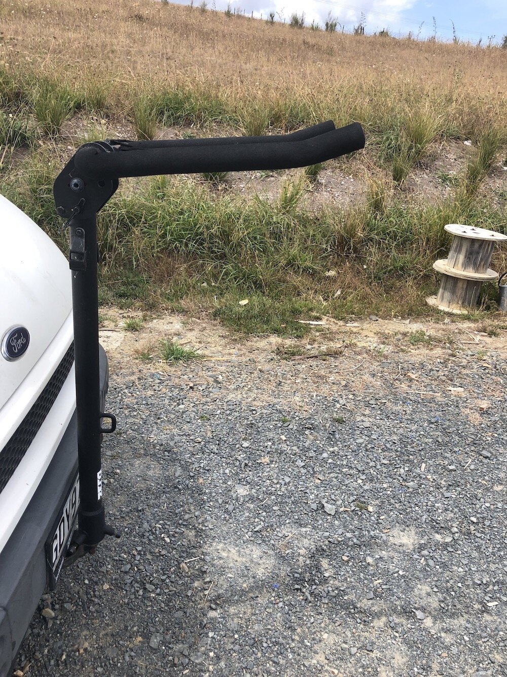  The bike rack mounted onto the tow ball 