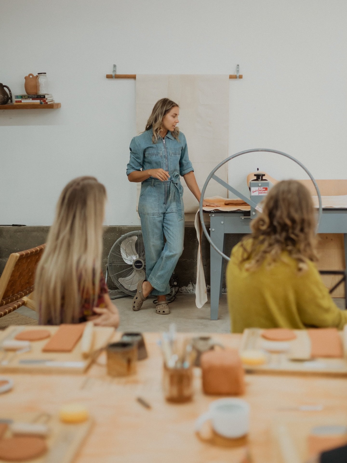 I&rsquo;ve added some spring workshop dates to the site.
&bull;
In honor of longer days and the start of a season I often associate with entertaining and backyard bbq&rsquo;s, we will be making serving platters in the upcoming handbuilding workshops.
