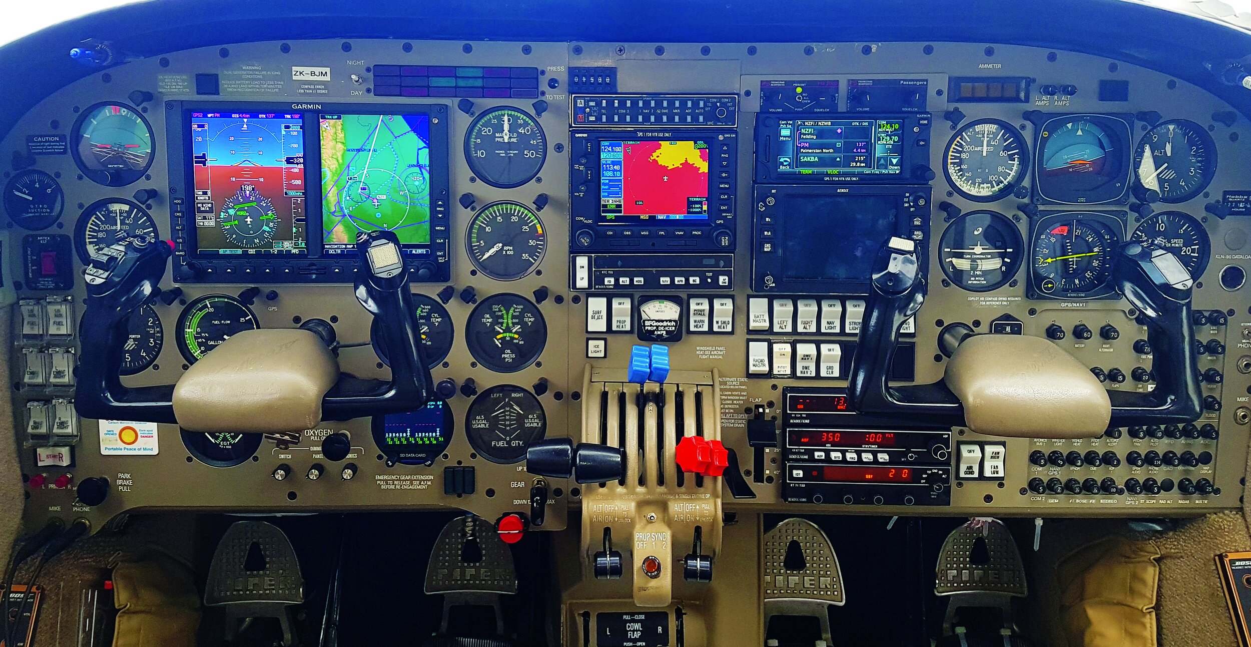 Cockpit Photo seneca.jpg