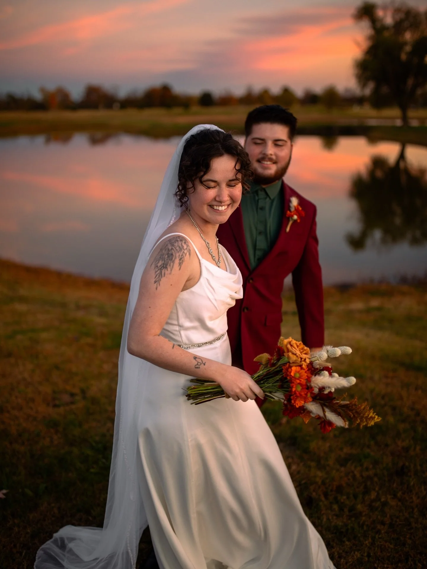 💍👰🏻🤵🏻&zwj;♂️