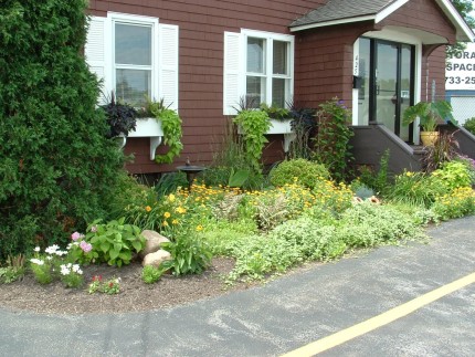 Many beautiful gardens