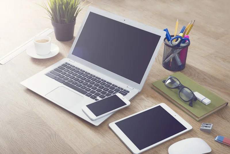 apple-devices-macbook-laptop-ipad-tablet-iphone-smartphone-desk.jpg