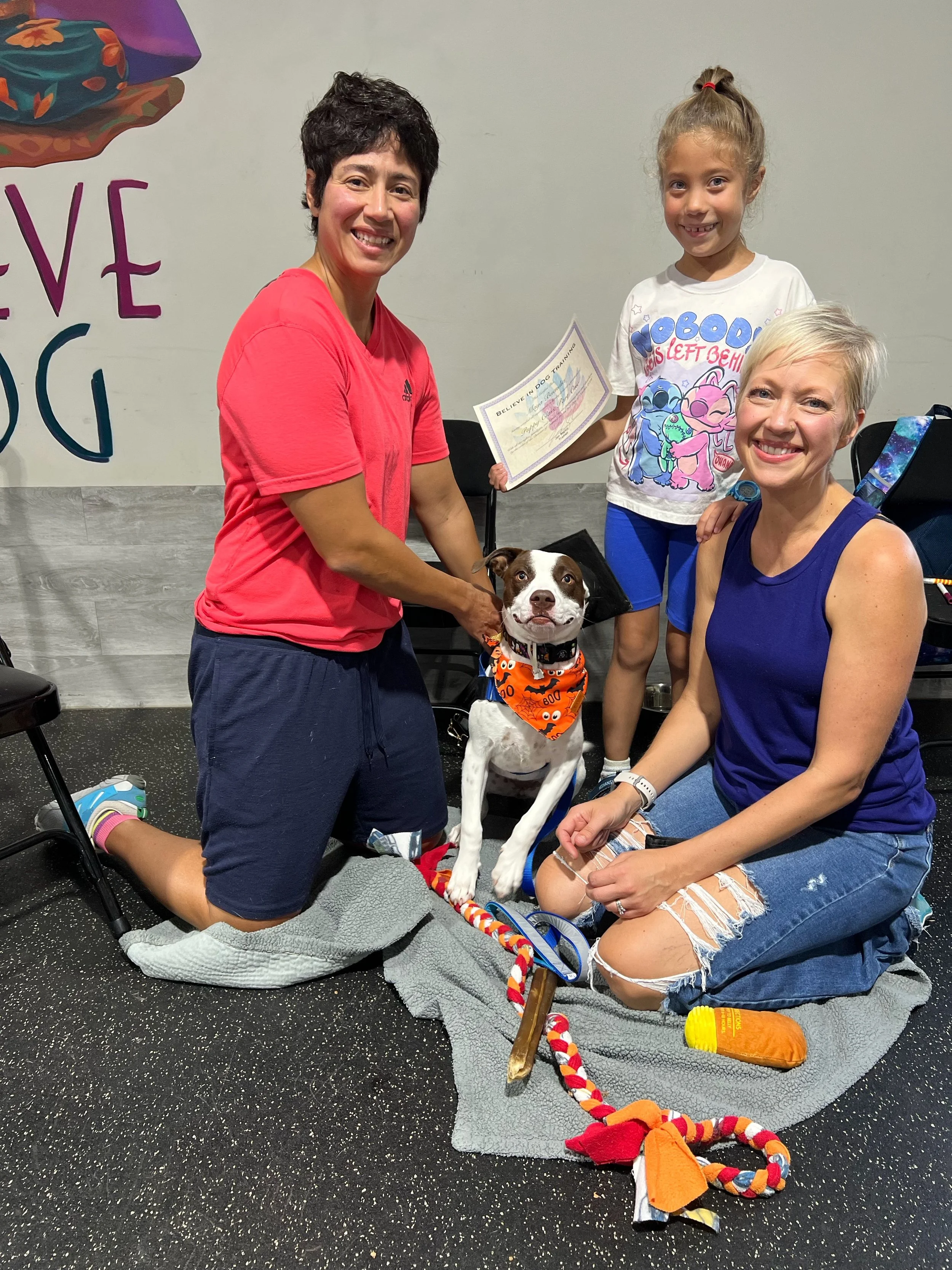 🎓Congratulations to our newest Puppy Class Part 1 graduates! Having the pleasure of getting to work with such awesome and dedicated families is such a gift! Congrats everyone, you deserve it! 🐾