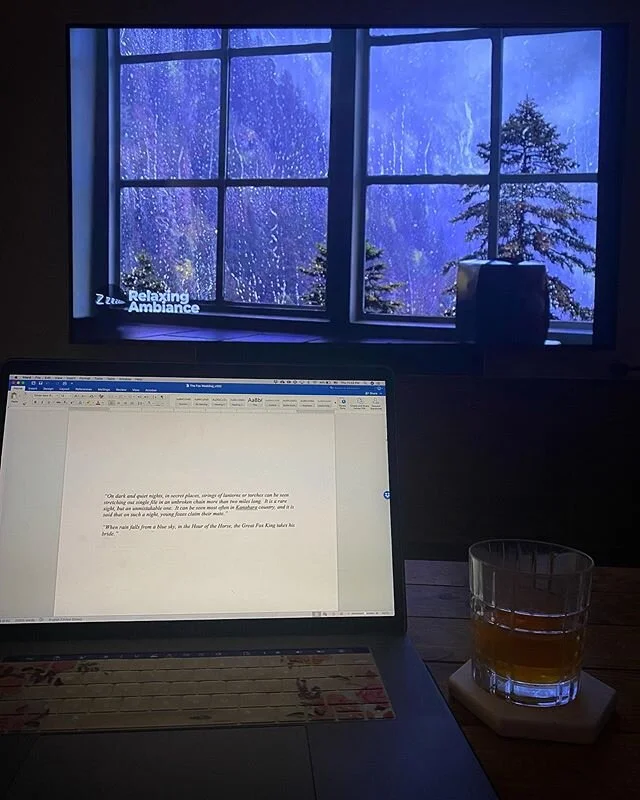 Sometimes you just gotta throw on an 8 hour rain video, pour yourself a stiff drink and unplug from the world!
#writing #writingishard #whiskey #oldfashioned #rain #theredfoxprince