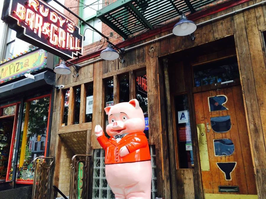 A Hell’s Kitchen staple, Rudy’s offers free hot dogs with drink purchase, photo via Rudy’s