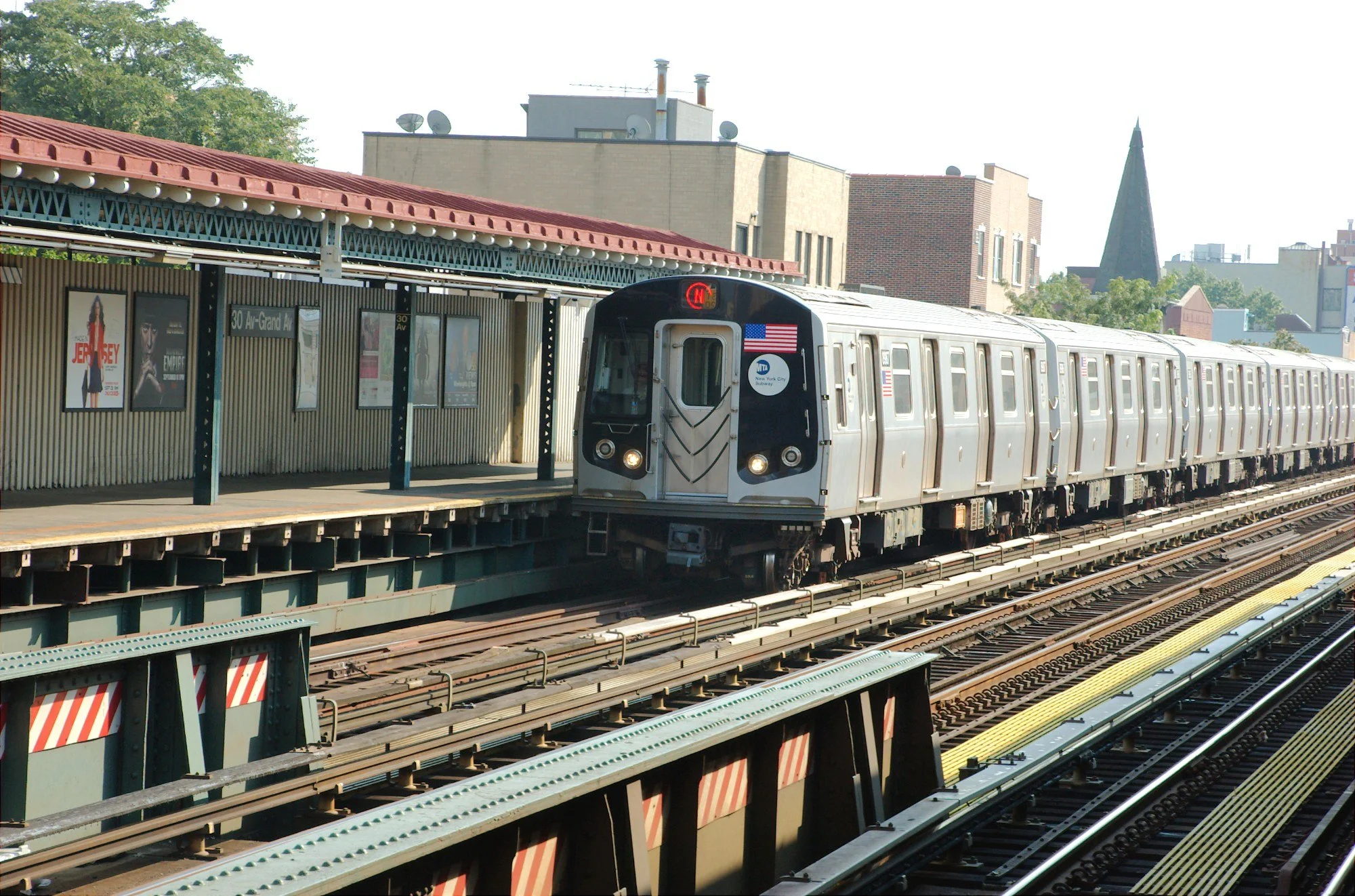 N-train-at-30th-.jpg