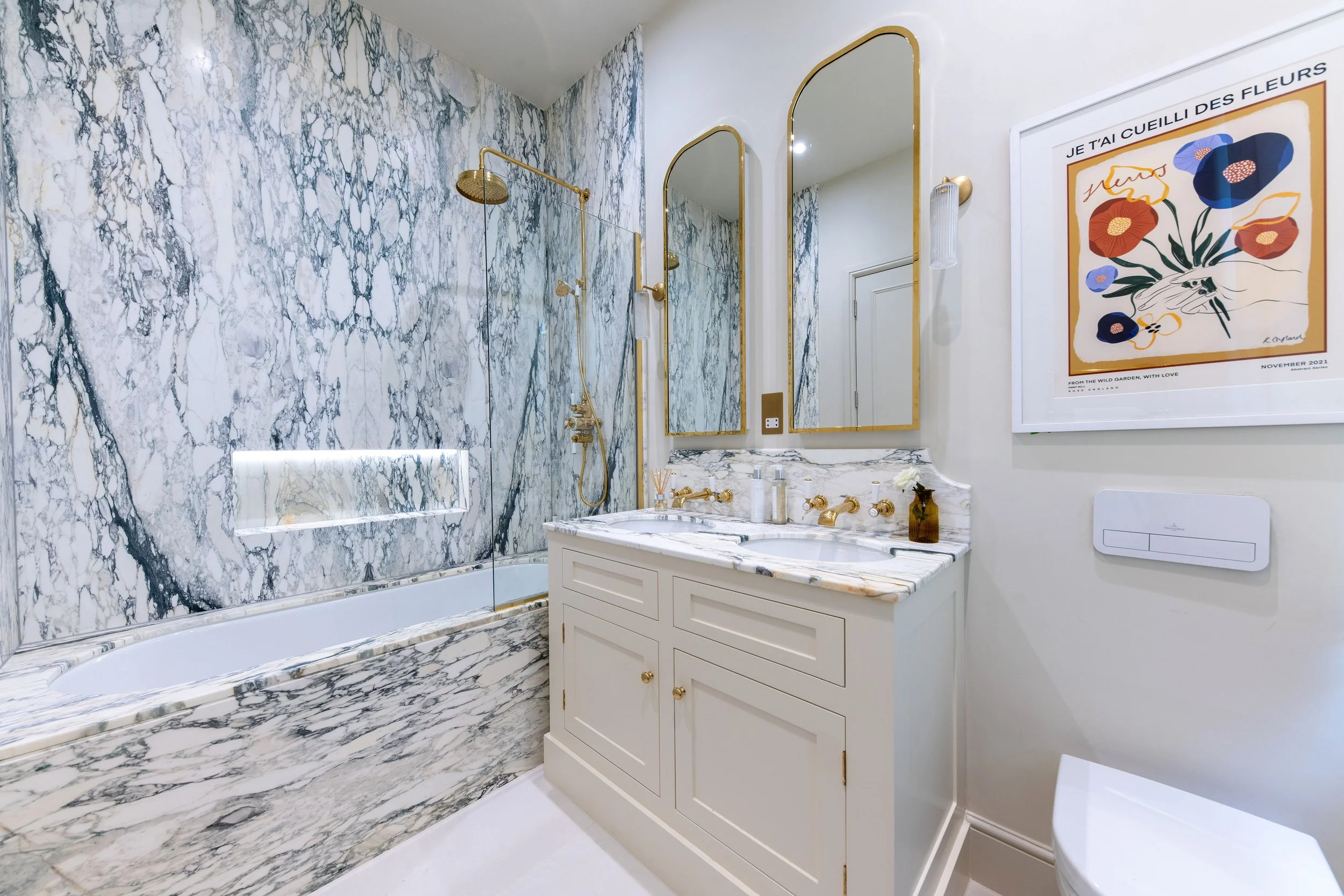 gf at 5 to 7 kensington park road 3188 ensuite.jpg