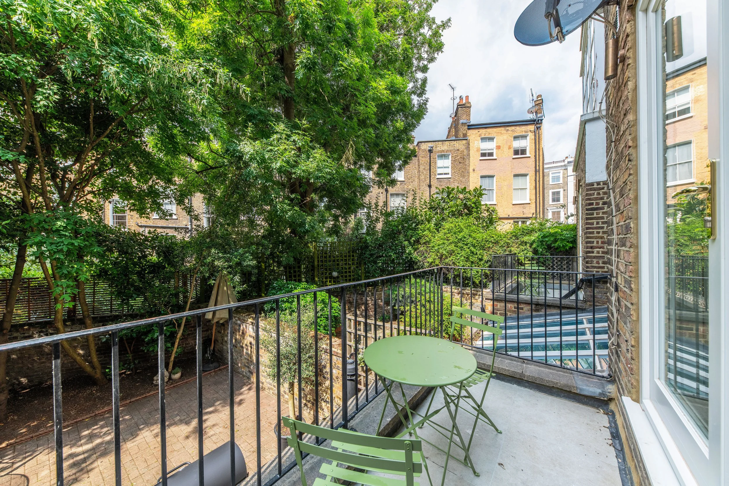 gf at 5 to 7 kensington park road 3188 balc.jpg