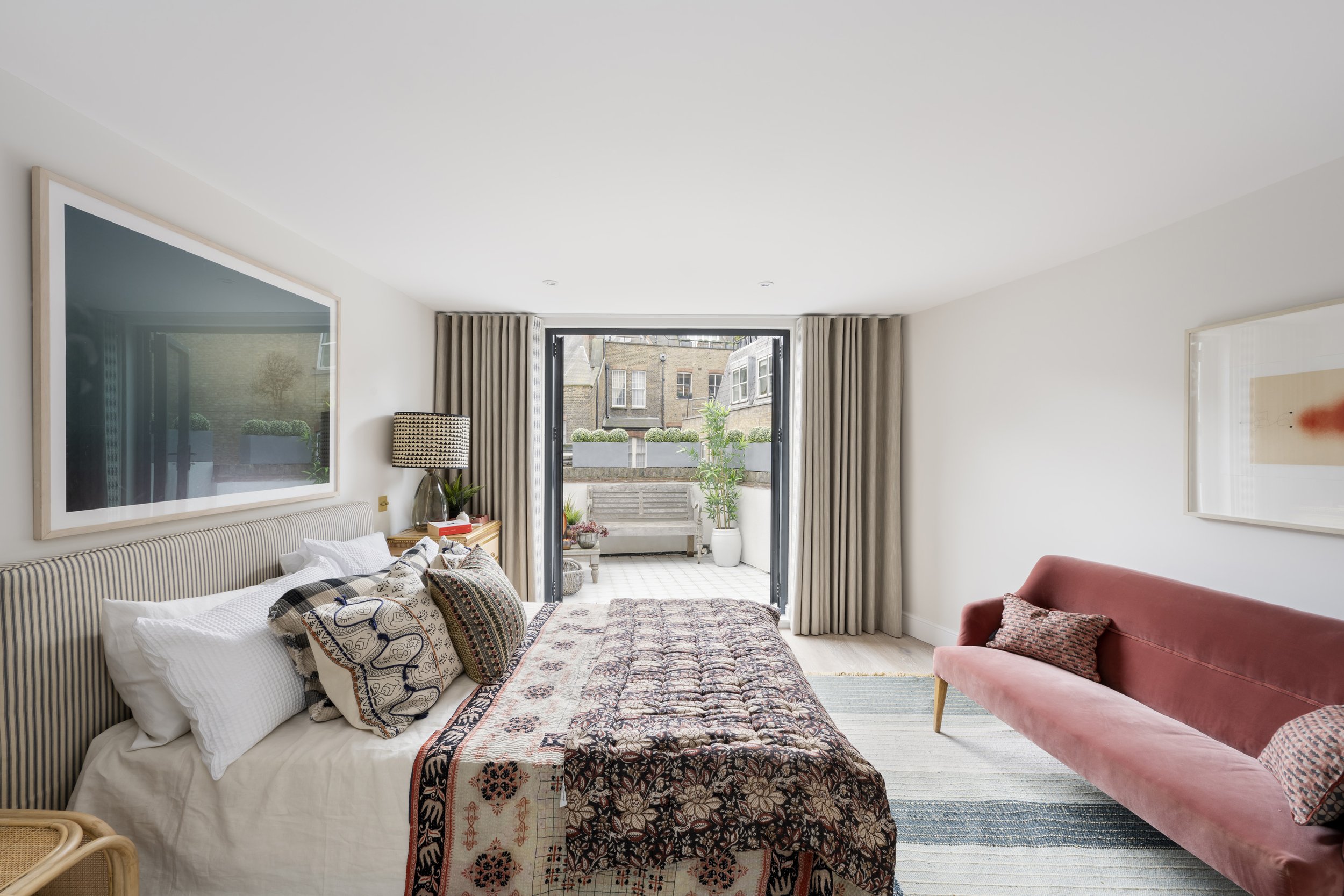Russell Simpson-19 Kensington High Street-1_Lo.jpg