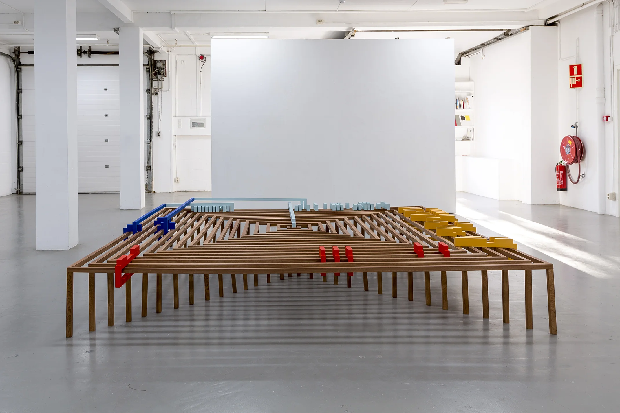 Riet Wijnen Sculptuur Sixteen Conversations on Abstraction , 2016–ongoing, wood and paint, 300 x 300 x 45 cm Courtesy the artist Photograph: Charlotte Markus
