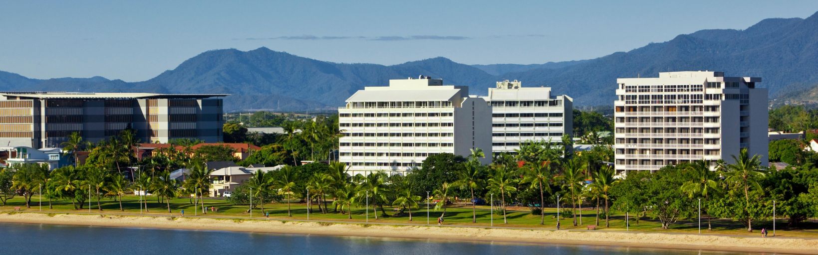 holiday-inn-cairns-5319432196-16x5.jpeg