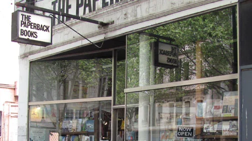 The Paperback Bookshop。图片来自Visit Melbourne
