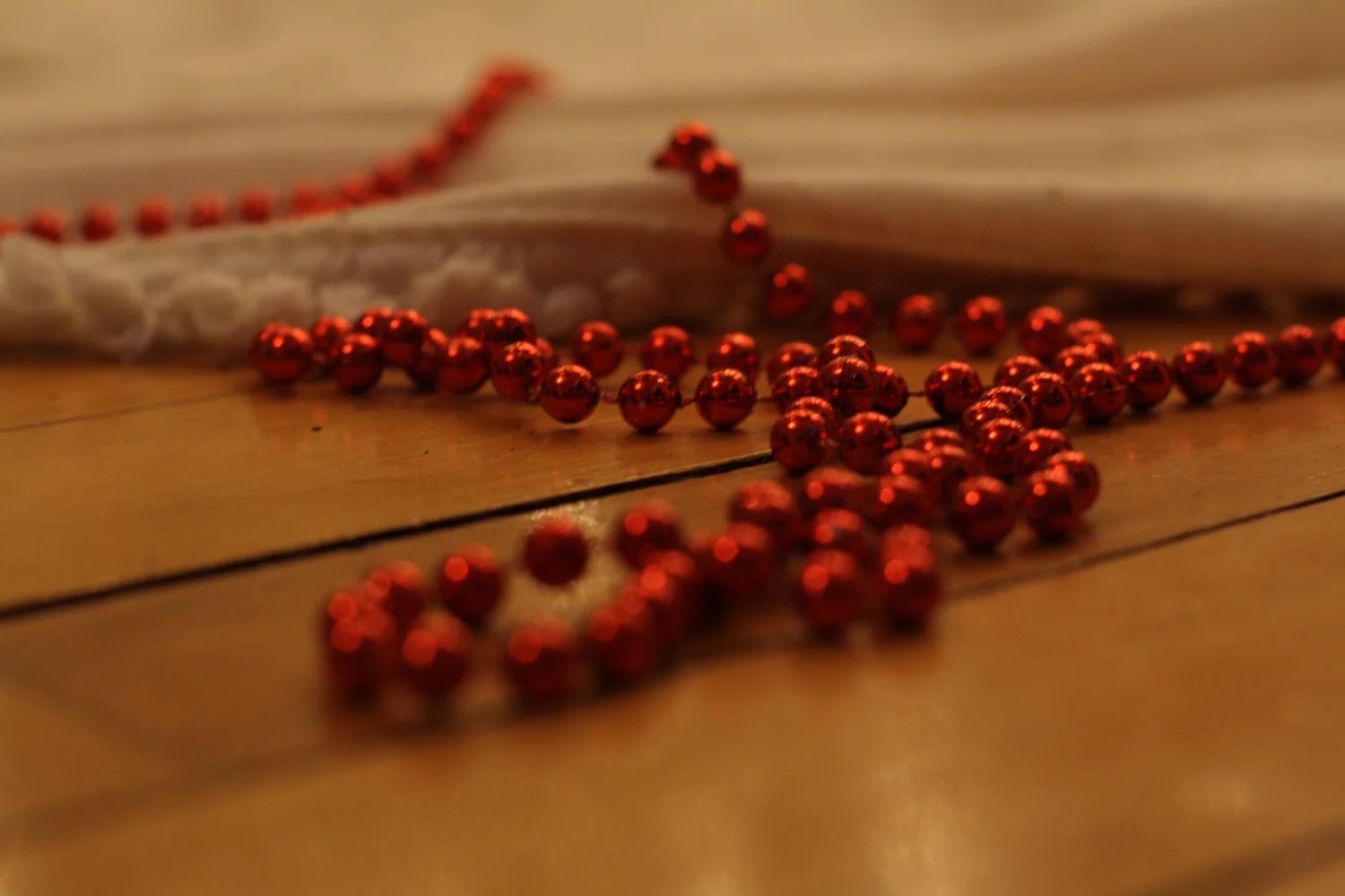 B16_Dec07_Christmas_Tree_Garland.jpg