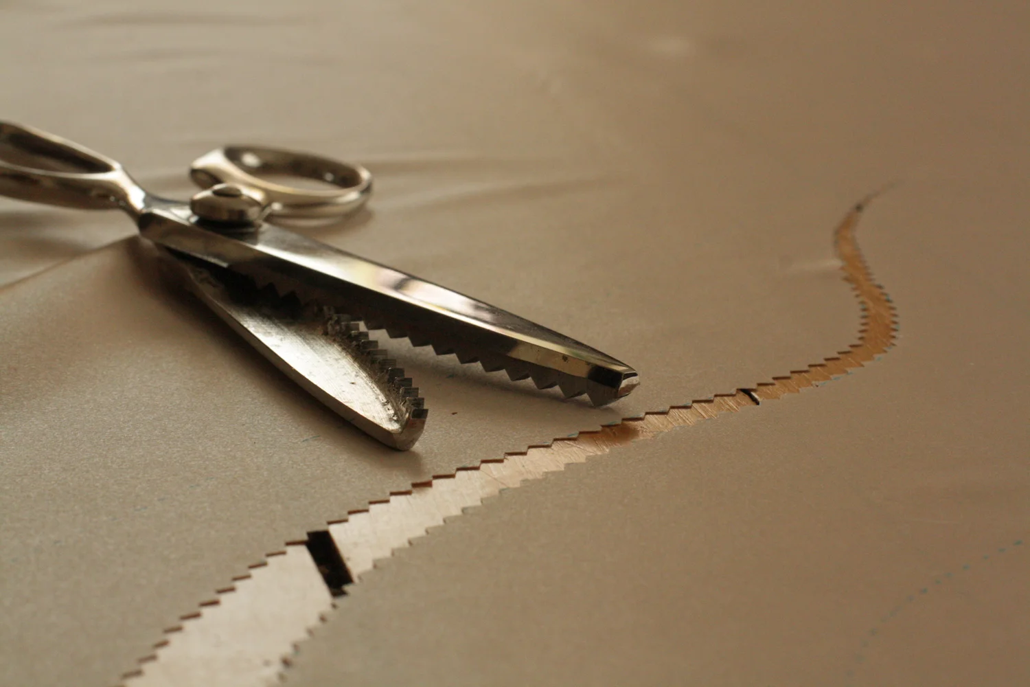 B16_Sep04_Pyjamas_01_Pinking_Shears.jpg
