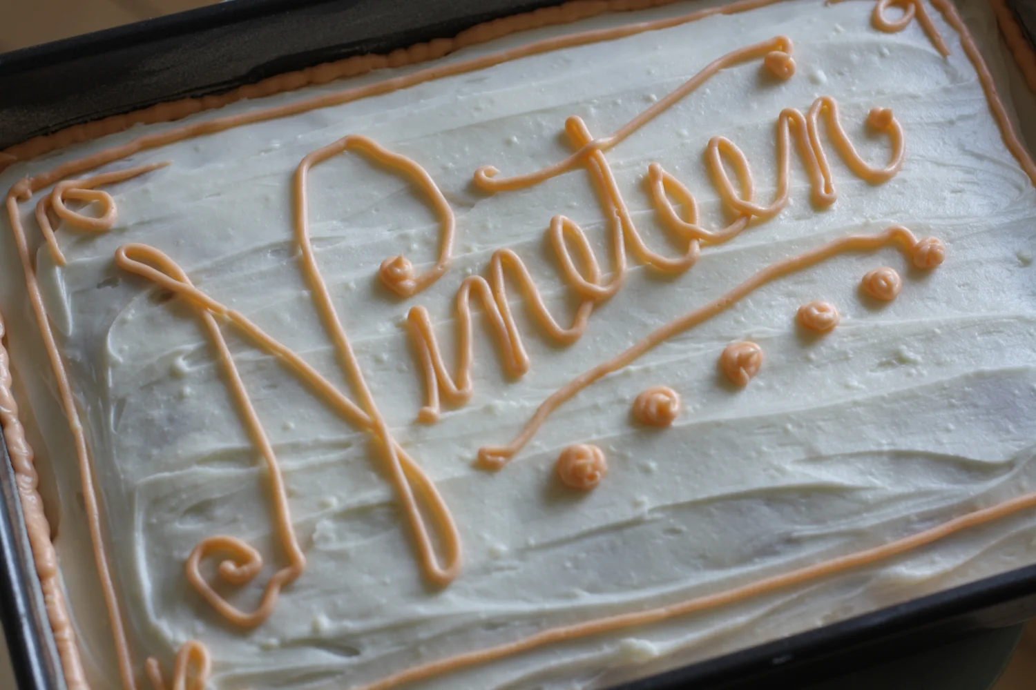 B16_Apr03_Emily_19_Cake.jpg